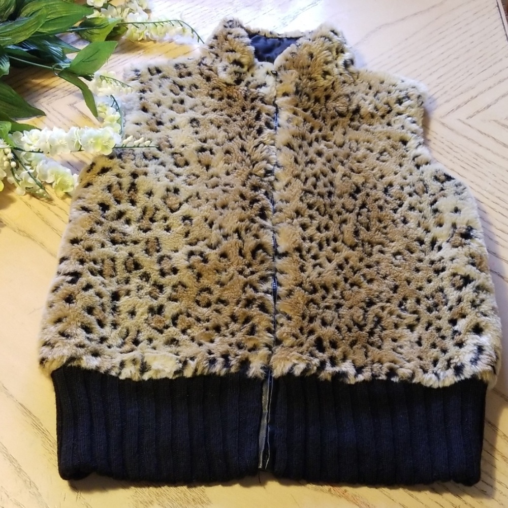 Ciara leopard print faux fur vest jacket. ( L)
